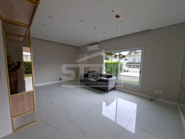 Imagem 6: Casa Colonial com Jacuzzi em Condomínio Próximo à Lagoa Central por R 1.180.000