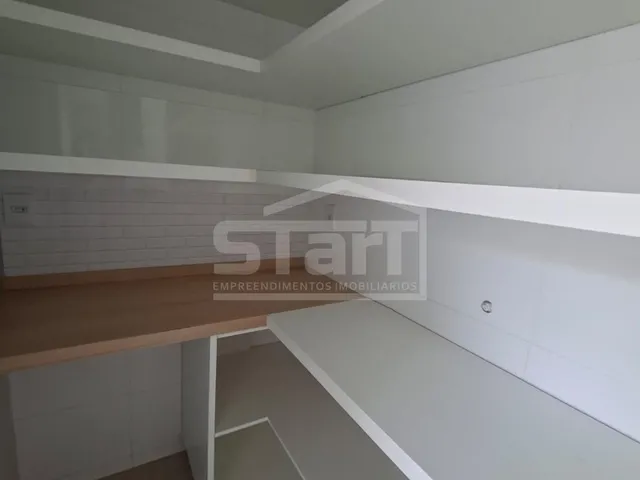 Imagem 8: Casa Colonial com Jacuzzi em Condomínio Próximo à Lagoa Central por R 1.180.000