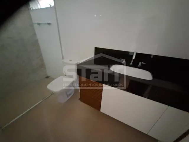 Imagem 10: Casa Colonial com Jacuzzi em Condomínio Próximo à Lagoa Central por R 1.180.000