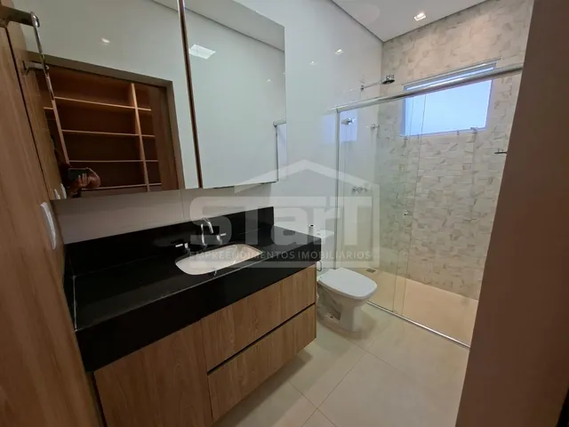 Imagem 14: Casa Colonial com Jacuzzi em Condomínio Próximo à Lagoa Central por R 1.180.000