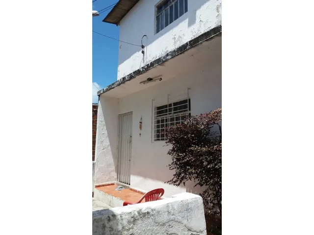 Imagem 1: Vendo Casa Duplex C/03 Qtos , na Avenida, com Boa Mobilidade R$ 100.000,00