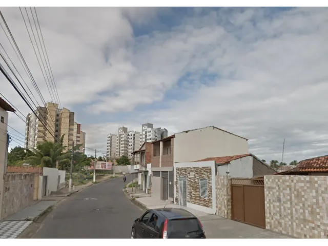 Imagem: Uma Ótima Casa na Rua L em Feira X