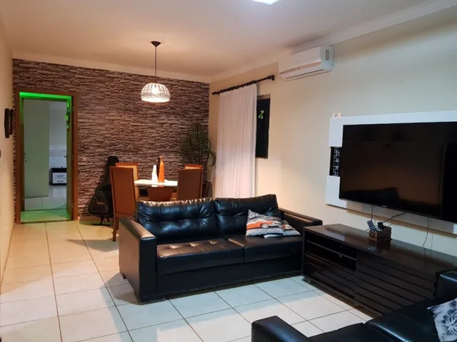 Imagem: Casa com 3 Quartos - Piscina e Churrasqueira