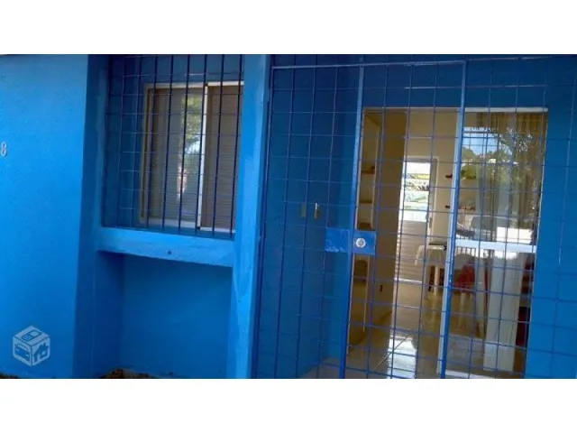 Imagem: A casa possui 3 Dormitórios, 2 Banheiros, Acomodam 6