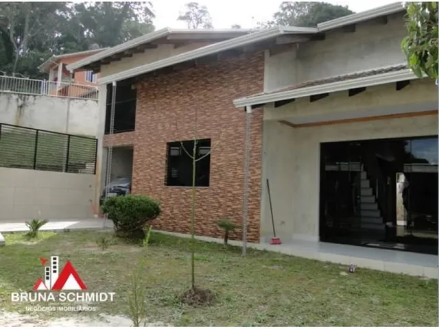 Imagem: A casa possui 3 Dormitórios, 2 Banheiros, Acomodam 6