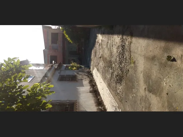 Imagem: A casa possui 8 Dormitórios, 5 Banheiros, 6 Vagas na