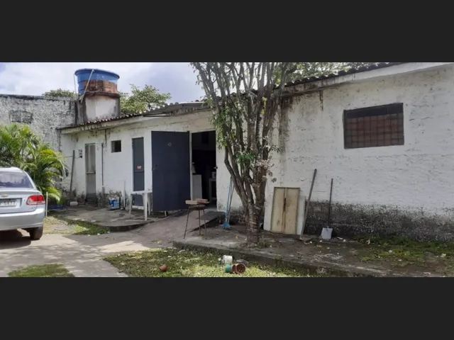 Imagem: Casa com Terreno Grande e Galpão. 4 Quartos