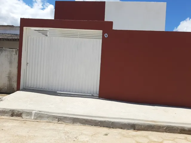 Imagem: A casa possui 2 Dormitórios, 1 Suíte, 2 Banheiros, Acomodam
