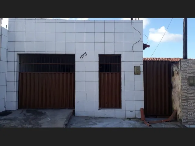 Imagem: A casa possui 2 Dormitórios, 1 Suíte, 2 Banheiros, 1 Vaga