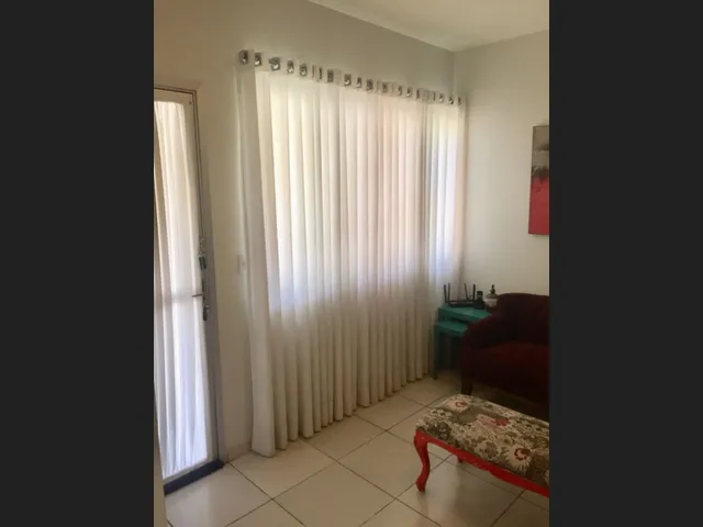 Imagem: A casa em condomínio possui 3 4 Dormitórios, 3 Suítes, 3