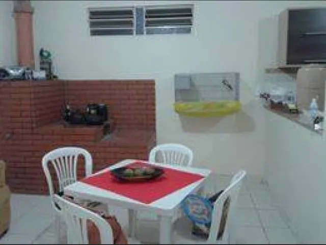 Imagem: A casa possui 3 Dormitórios, 1 Suíte, 3 Banheiros, 1 Vaga