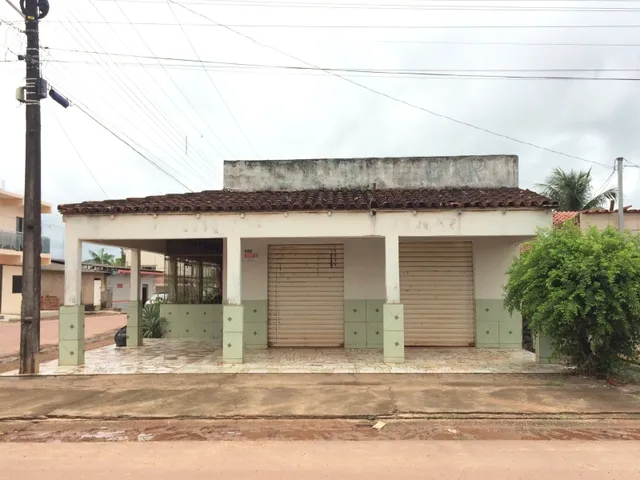 Imagem: A casa possui 3 Dormitórios, 2 Banheiros, 1 Vaga na
