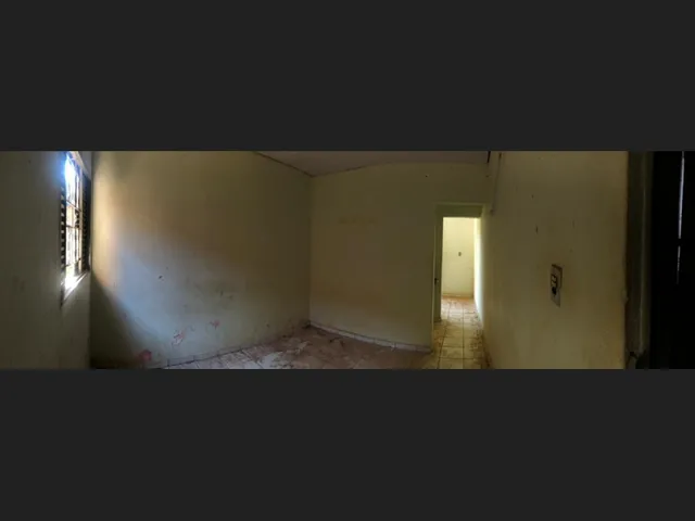 Imagem: Terreno de Esquina com Casa e Poço, Bairro