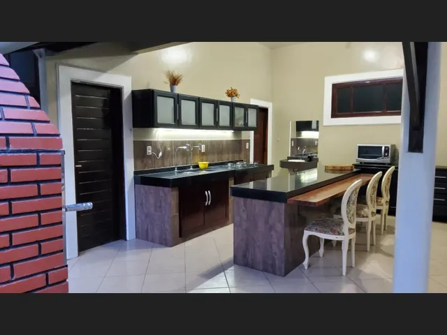 Imagem: A casa possui 3 Dormitórios, 2 Suítes, 3 Banheiros,