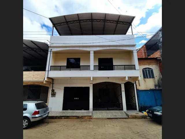 Imagem 1: Sobrado com 2 Casas Individuais, Ponto Comercial e Terraço no Centro de Ibatiba