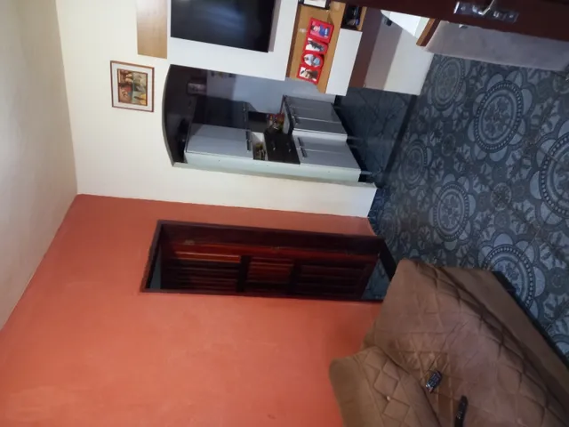 Imagem: A casa possui 3 Dormitórios, 2 Banheiros, 2 Vagas na