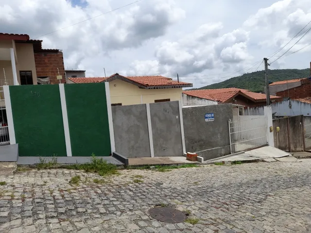 Imagem: A casa possui 3 Dormitórios, 2 Suítes, 2 Banheiros,