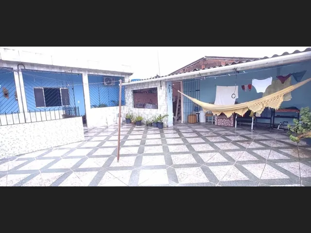 Imagem: A casa possui 4 Dormitórios, 2 Suítes, 1 Banheiro, 1 Vaga