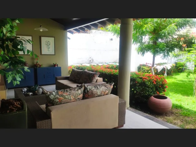 Imagem 4: Casa Comercial com 5 Quartos