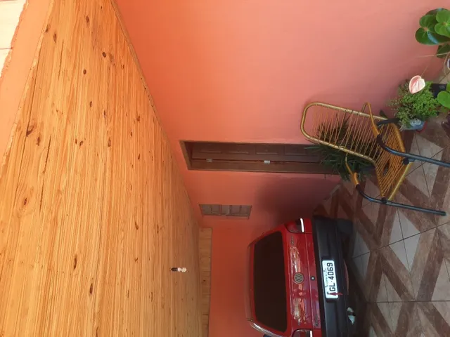 Imagem: Casa Toda Murada com Asfalto em Frente