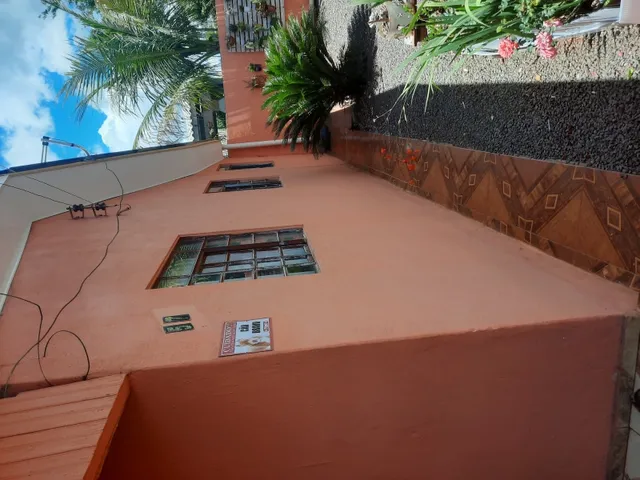 Imagem 4: Casa Toda Murada com Asfalto em Frente