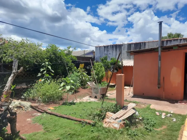 Imagem 7: Casa Toda Murada com Asfalto em Frente