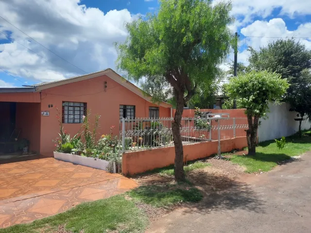 Imagem 6: Casa Toda Murada com Asfalto em Frente