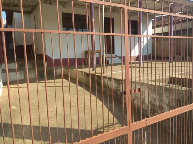 Imagem: A casa possui 3 Dormitórios, 2 Banheiros, 1 Vaga na