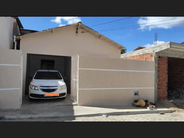 Imagem: A casa possui 3 Dormitórios, 1 Banheiro, 1 Vaga na garagem