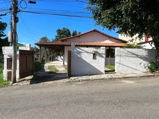 Imagem: A casa possui 3 Dormitórios, 1 Suíte, 2 Banheiros, 3