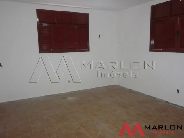 Imagem 2: Ótima Casa em Lagoa Nova, 5 Wcs, 8 Salas, Recepção, Varanda. 300M²