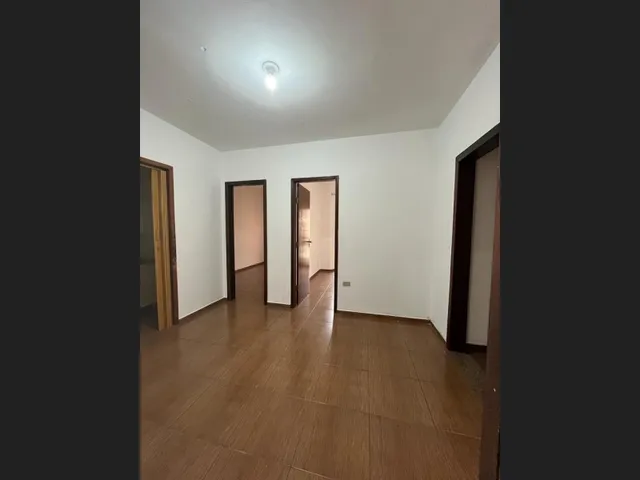 Imagem: A loja possui 8 Dormitórios, 3 Banheiros, 1 Vaga na