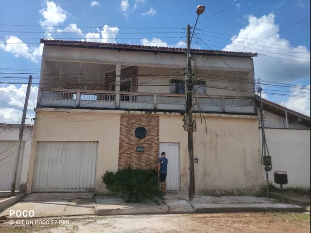 Imagem: A casa possui 3 Dormitórios, 1 Suíte, 2 Banheiros,