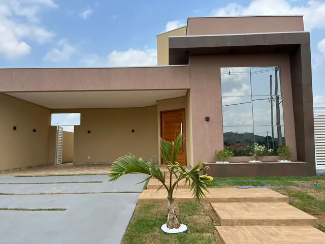 Imagem: A casa em condomínio possui 4 Dormitórios, 2 Suítes, 4