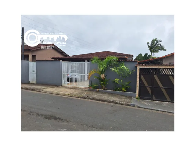 Imagem: A casa possui 2 Dormitórios, 1 Suíte, 2 Banheiros, 4