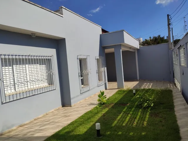 Imagem: A casa possui 2 Dormitórios, 1 Suíte, 1 Banheiro, 2 Vagas