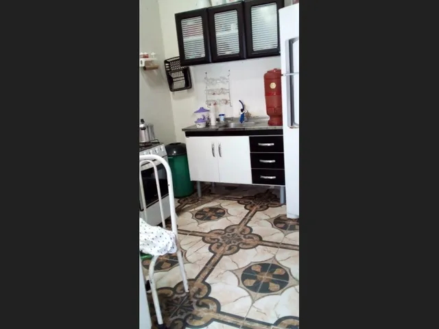 Imagem: A casa possui 2 Dormitórios, 1 Banheiro e está localizado