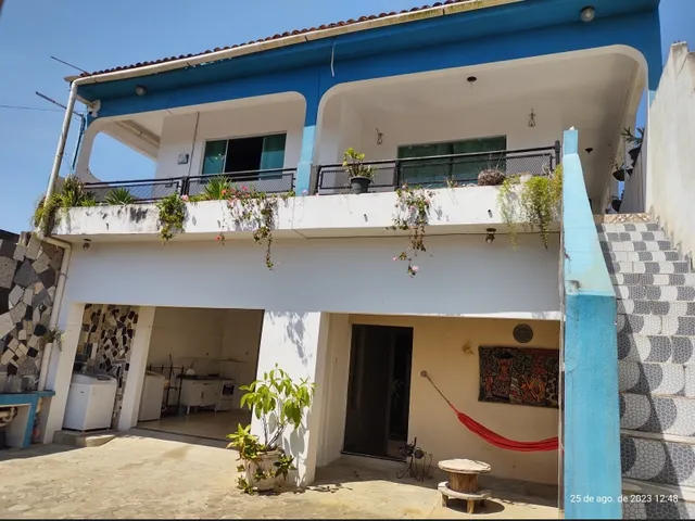 Imagem: A casa possui 4 Dormitórios, 1 Suíte, 3 Banheiros, 4
