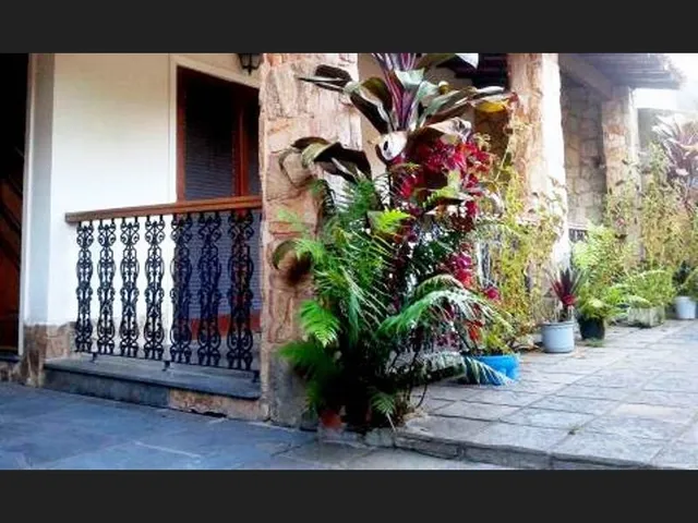 Imagem: Casa com 5 Quartos À Venda - Correas