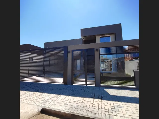 Imagem: A casa possui 3 Dormitórios, 3 Suítes, 3 Banheiros, 2