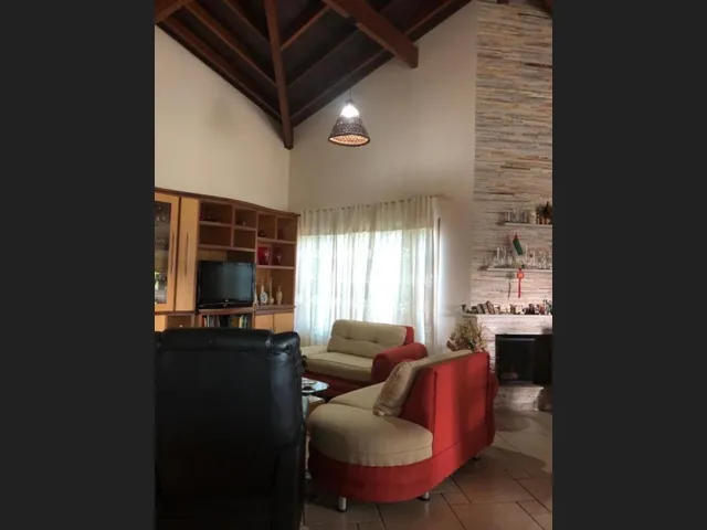 Imagem: A casa em condomínio possui 3 Dormitórios, 2 Suítes, 5