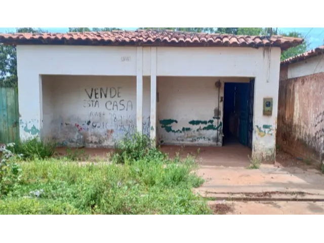 Imagem: A casa possui 3 Dormitórios, 1 Banheiro, 250m² de Área,