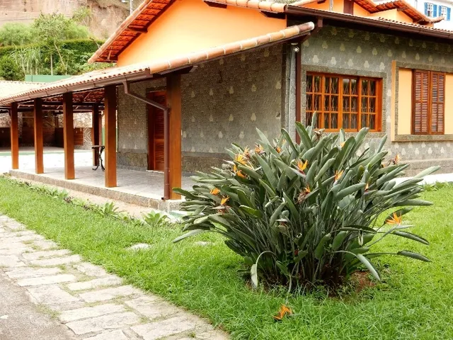 Imagem: Casa com 6 Dormitórios À Venda, 960 M²