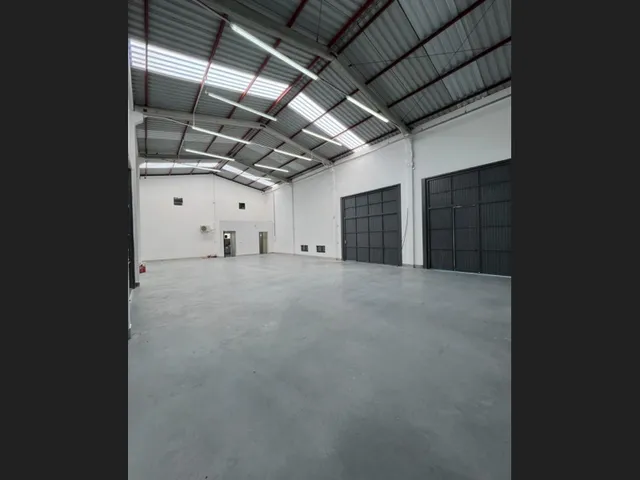 Imagem: O depósito possui 3 Banheiros, Imóvel novo, Direto com o