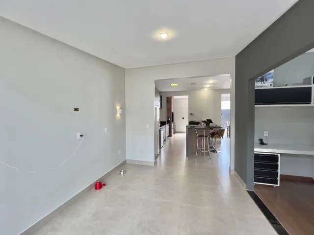 Imagem: A casa possui 3 Dormitórios, 1 Suíte, 4 Banheiros, 4