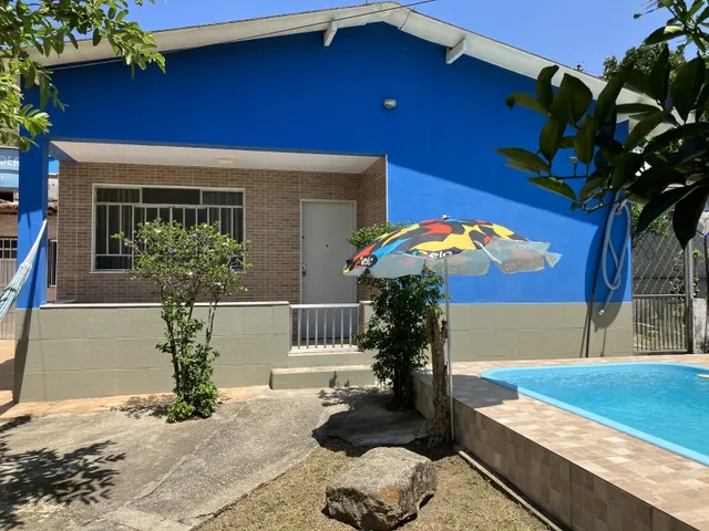 Imagem: A casa possui 3 Dormitórios, 1 Banheiro, Acomodam 6