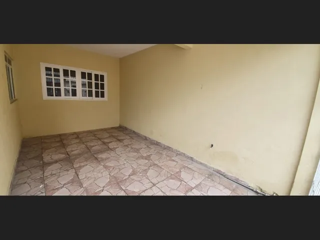 Imagem: A casa possui 4 Dormitórios, 1 Suíte, 2 Banheiros, 1 Vaga