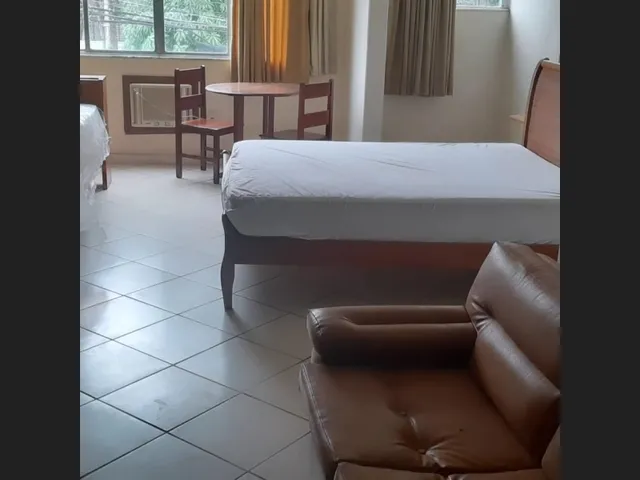 Imagem: O studio possui 1 Dormitório, 1 Banheiro, 1 Vaga na