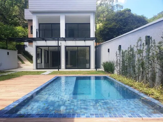 Imagem: Casa Nova com 4 Dormitórios À Venda