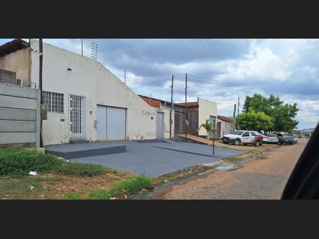 Imagem: A casa possui 5 Dormitórios, 1 Suíte, 3 Banheiros,
